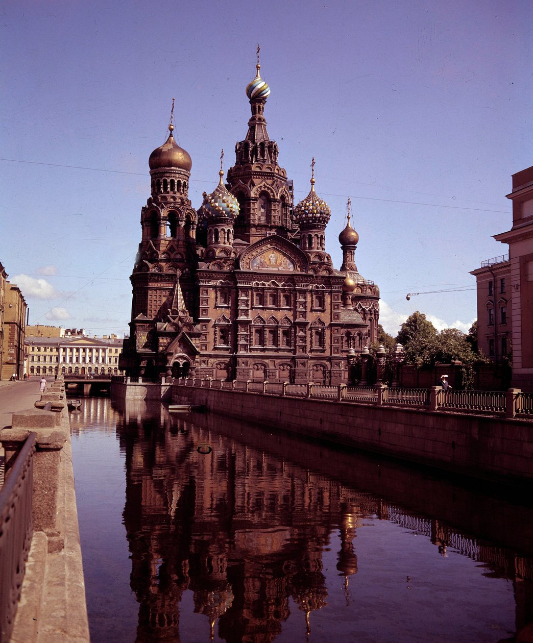 Architektura: widok cerkwi Najświętszego Zbawiciela i Wersetu śpiewanego zrealizowany w latach 1883-1907. Petersburg. Rosja autorstwa School Russian