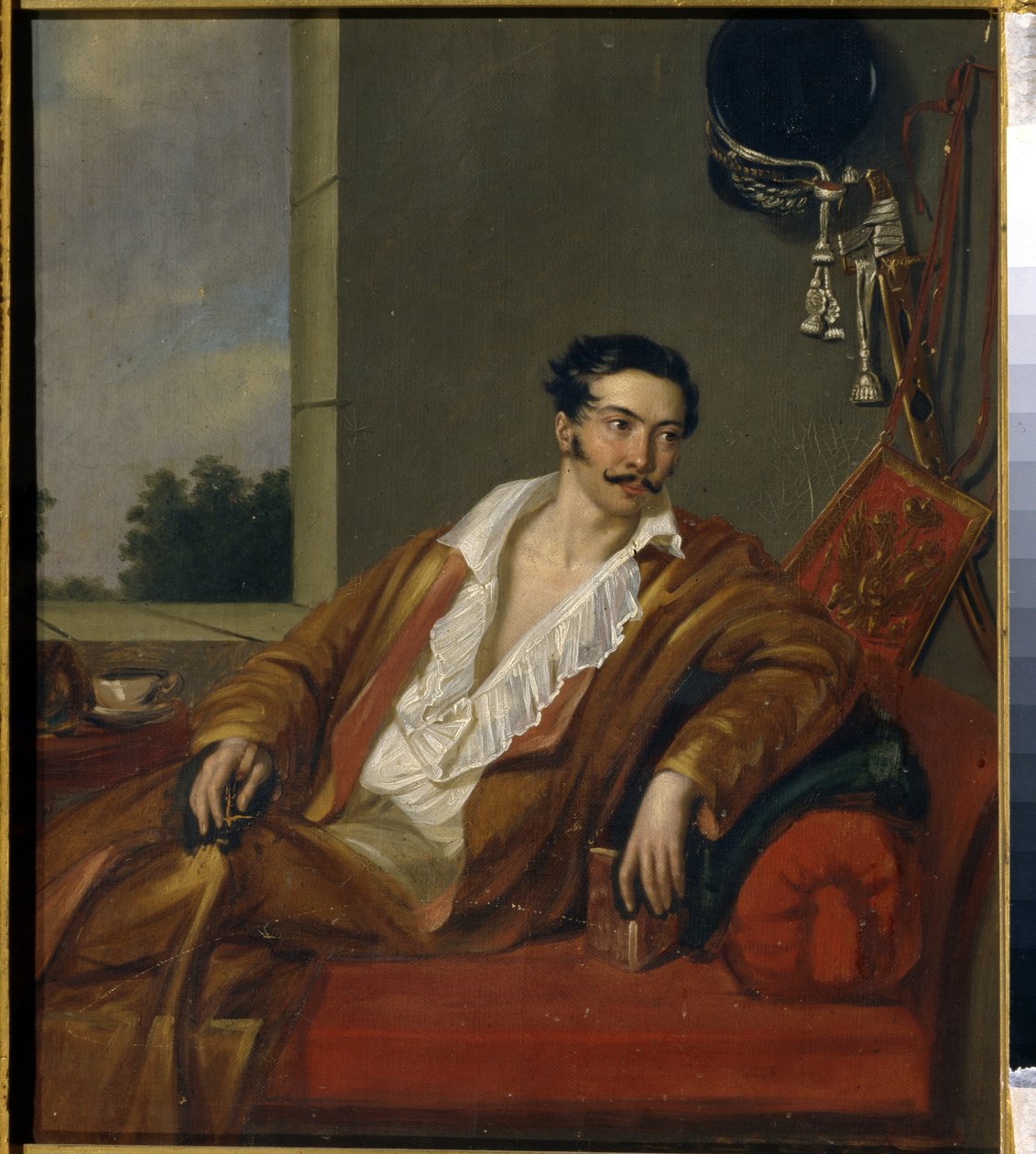 Portret hrabiego Wasilija Fiodorowicza Gagarina. Arystokrata w szlafroku rozciągnięty na kanapie, trzymając w ręku książkę. Na ścianie wisi miecz i wojskowe atrybuty, obok na cokole na stole filiżanka herbaty. Malarstwo anonimowe, olej autorstwa School Russian