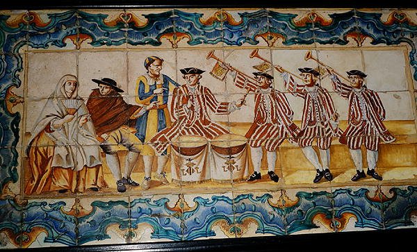 Płytki Azulejos przedstawiające trębaczy i bębniarza (ceramiczne) autorstwa School Spanish
