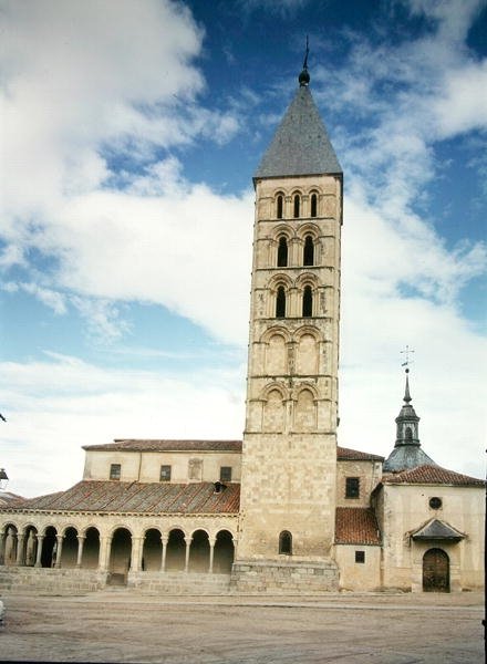 Zewnętrzna część kościoła San Esteban autorstwa School Spanish
