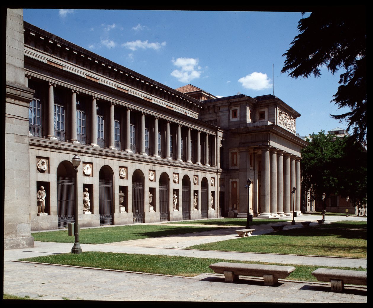 Widok na muzeum Prado (zdjęcie) autorstwa School Spanish