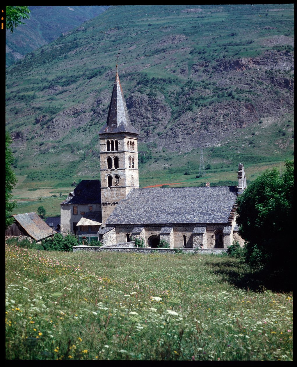 Widok kościoła Mariackiego, Arties (fot.) autorstwa School Spanish