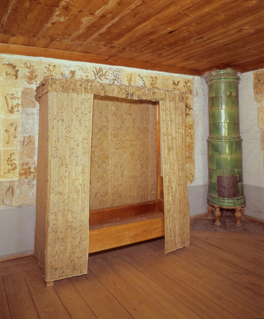 Składane łóżko i piec ceramiczny w domu Karola Linneusza (1707-78) (zdjęcie) autorstwa School Swedish
