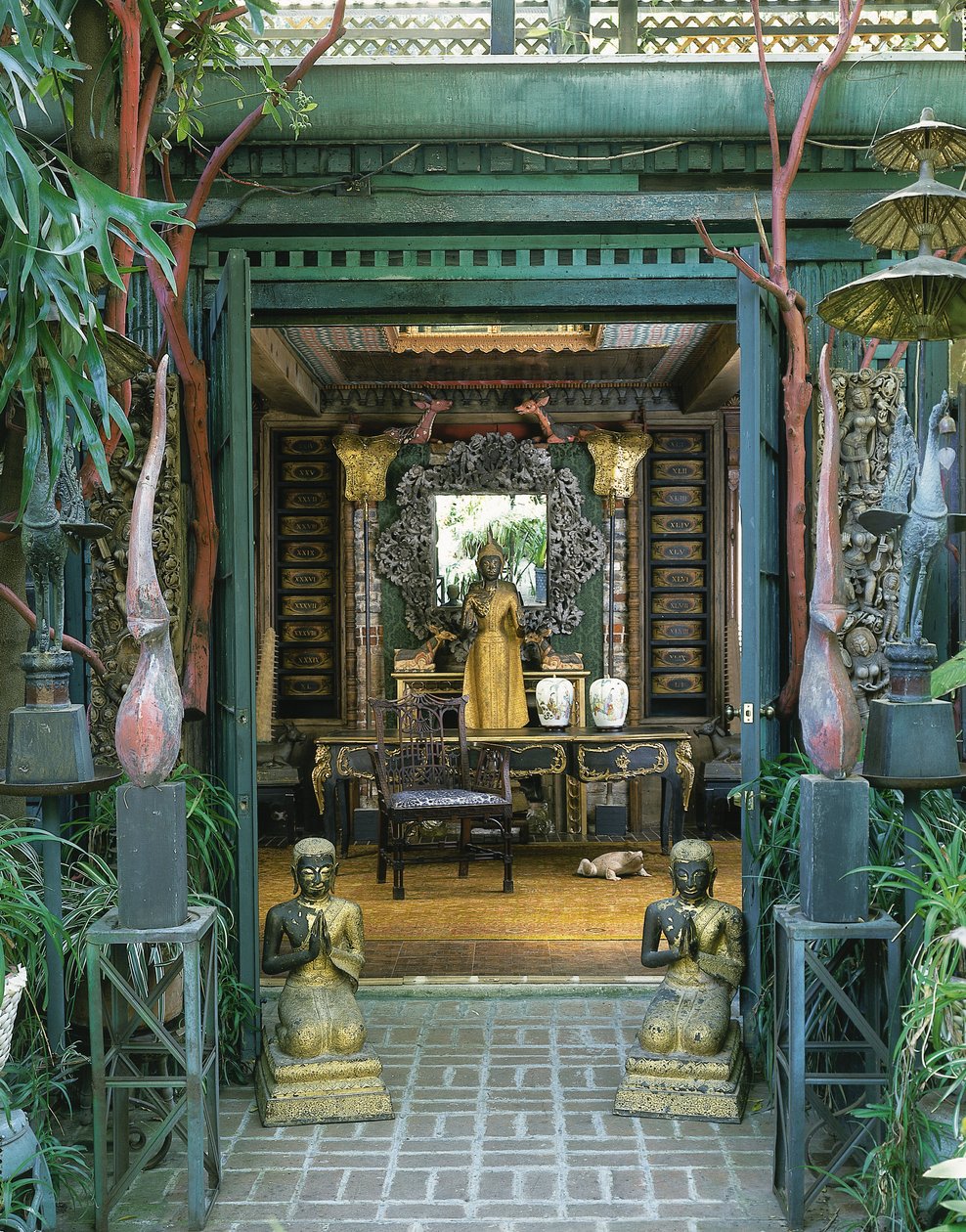 Para tajskich ozdób dachowych (malowane drewno) autorstwa School Thai