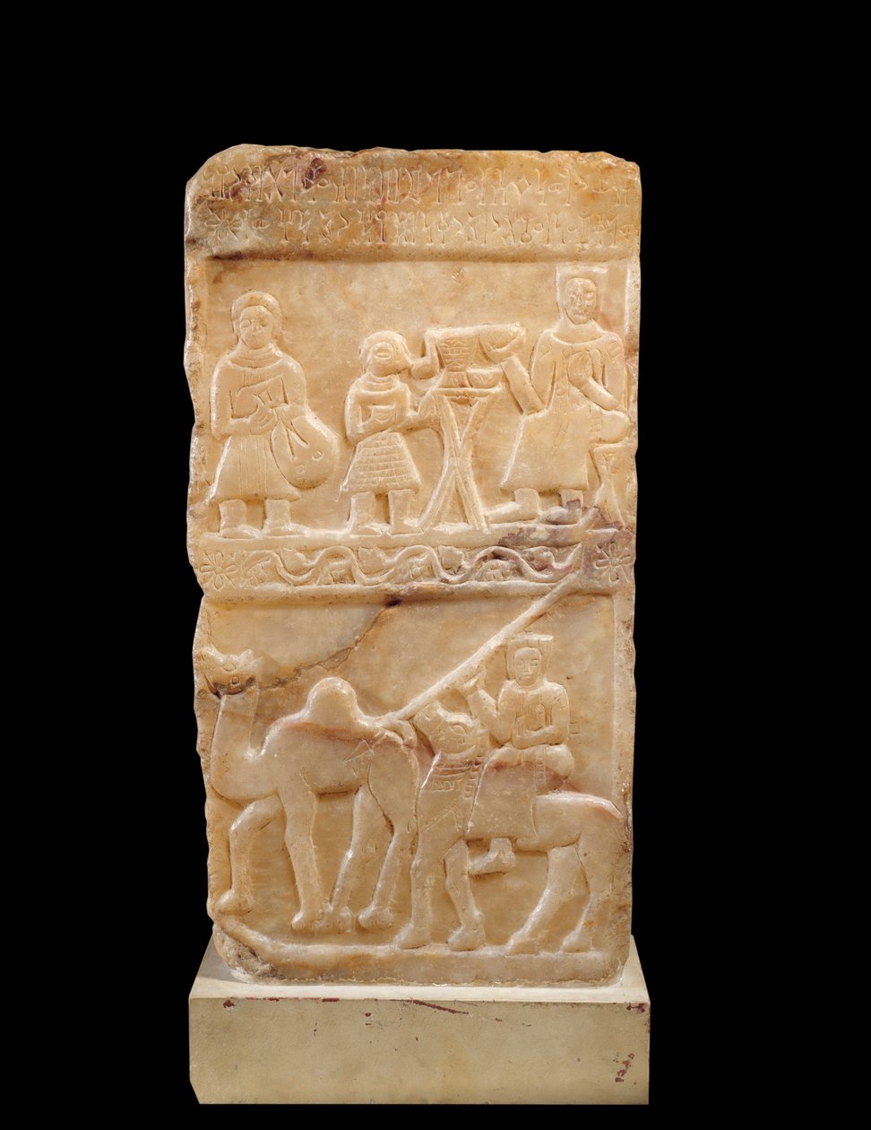 Starożytność orientalna: stela w albatrze wielbłąda Idjl zarejestrowana w sabeen. II lub III wiek po JC. Z Jemenu. Słońce 0,55x0,29 m Paryż, musee du Louvre autorstwa School Yemen