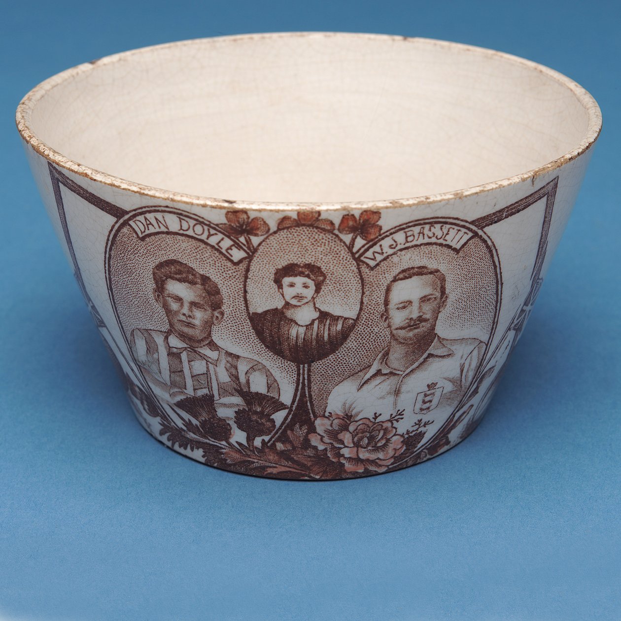 Pamiątkowa miska Anglia przeciwko Szkocji (ceramiczna) autorstwa Scottish School