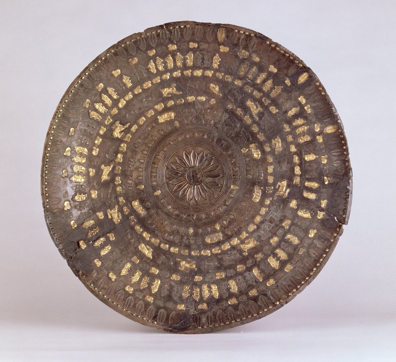 Naczynie z dziesięcioma okręgami o motywach scytyjskich, z Ziwiyeh, Iran, ok. VII wpne (srebro ze złotą inkrustacją) autorstwa Scythian