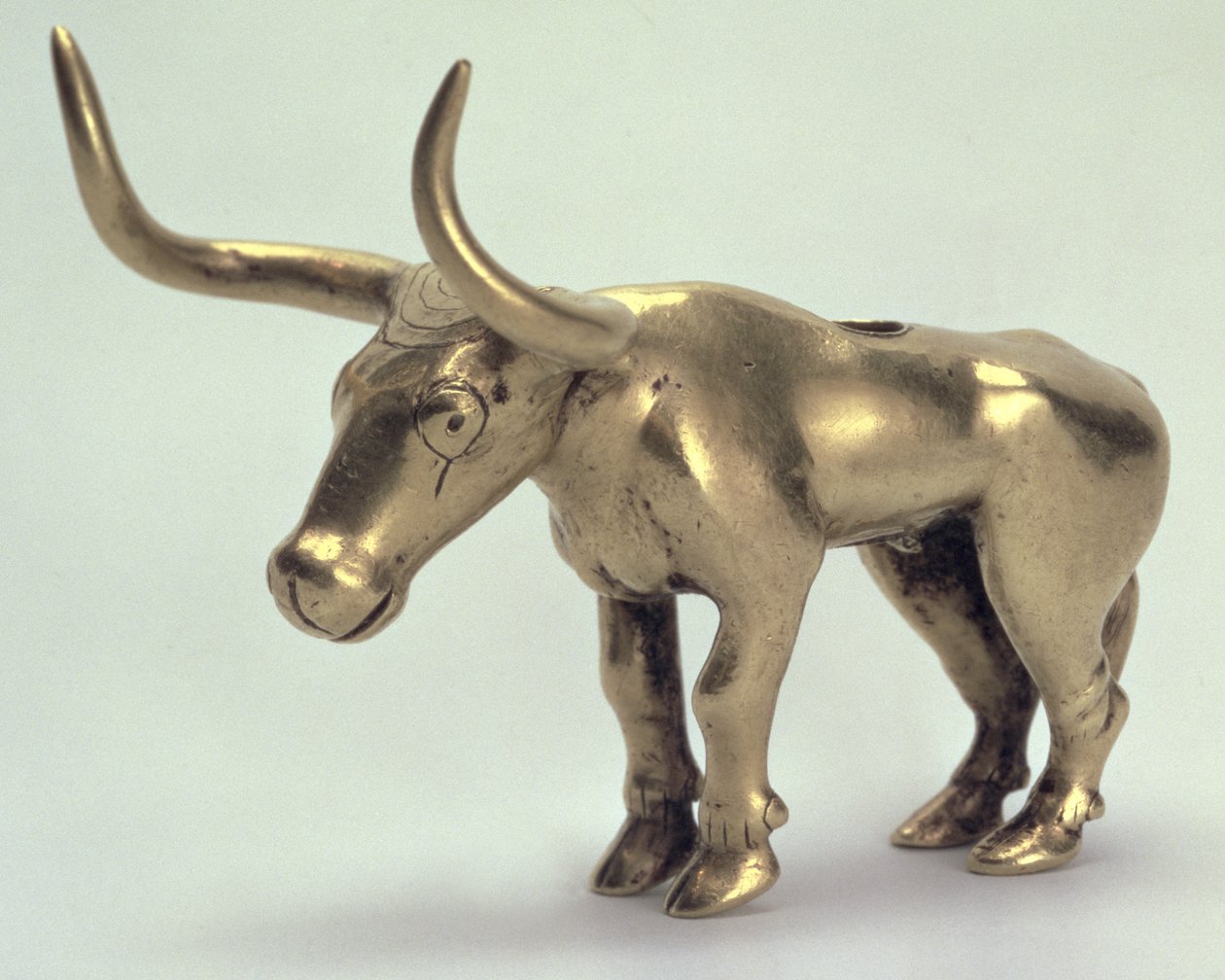 Figura byka z kopca grobowego Maikop na Północnym Kaukazie, III tysiąclecie p.n.e. (złoto) autorstwa Scythian
