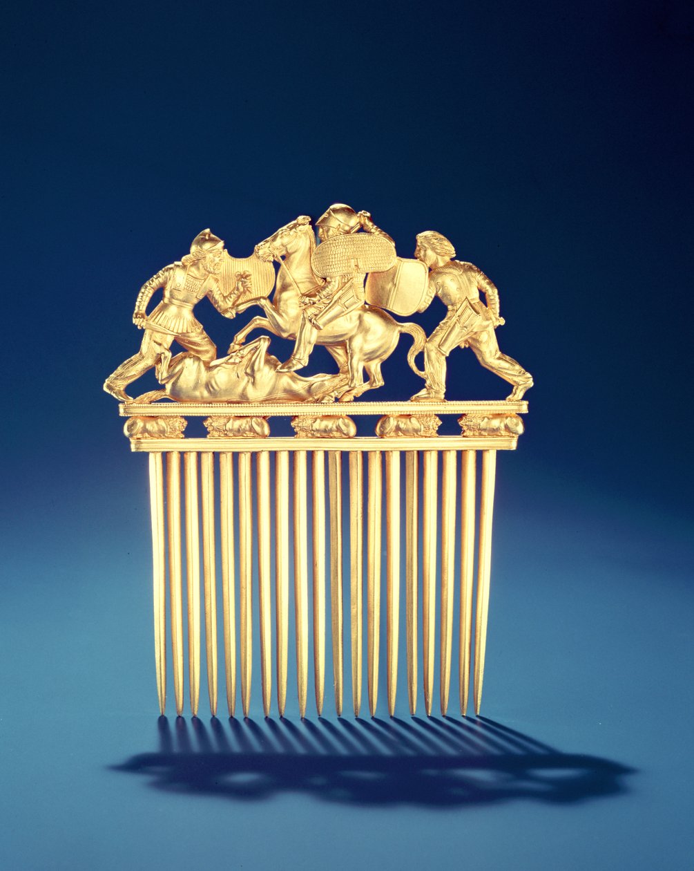 Przednia część scytyjskiego grzebienia, z pochówku w Solokha, Step (złoto) (dla rewersu patrz 89699) autorstwa Scythian