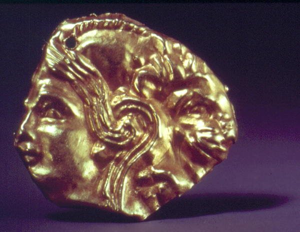 Głowa młodzieńca z lwem (złoto) autorstwa Scythian