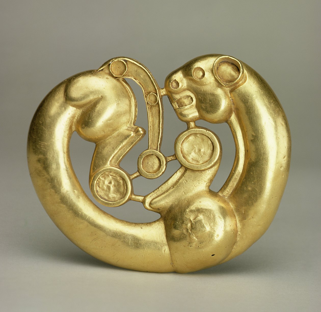 Tablica piersiowa, z kolekcji syberyjskiej Piotra I, z Ałtaju, VII-VI w. p.n.e. (złoto) autorstwa Scythian