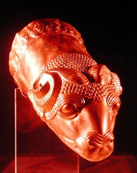 Ryton w kształcie głowy muflona (złoty) autorstwa Scythian
