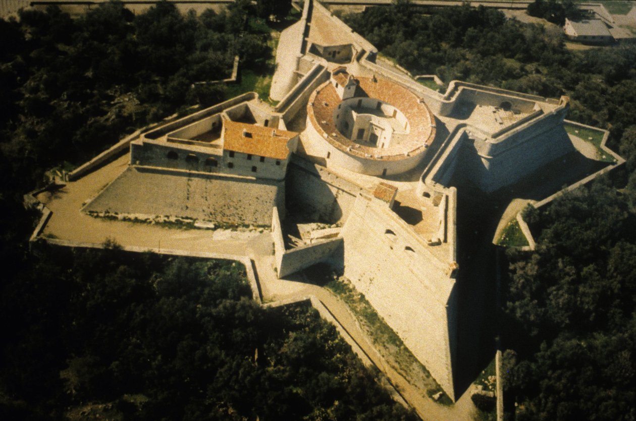 Kwadratowy fort w Antibes, fortyfikacja Vauban (XVII w.). autorstwa Sebastien Le Prestre de Vauban