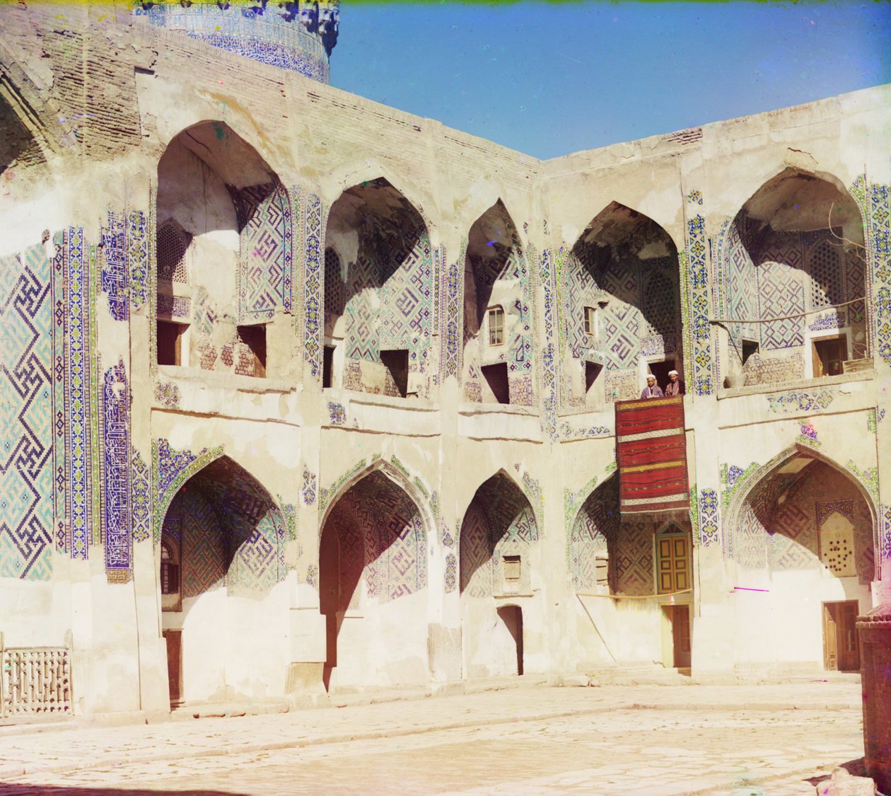 Wewnątrz meczetu Shir-Dar, Samarkanda, 1905-1915 autorstwa Sergey Prokudin Gorsky