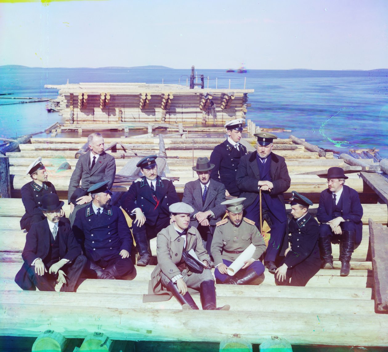 Grupa urzędników kolei murmańskiej, 1905-1915 autorstwa Sergey Prokudin Gorsky