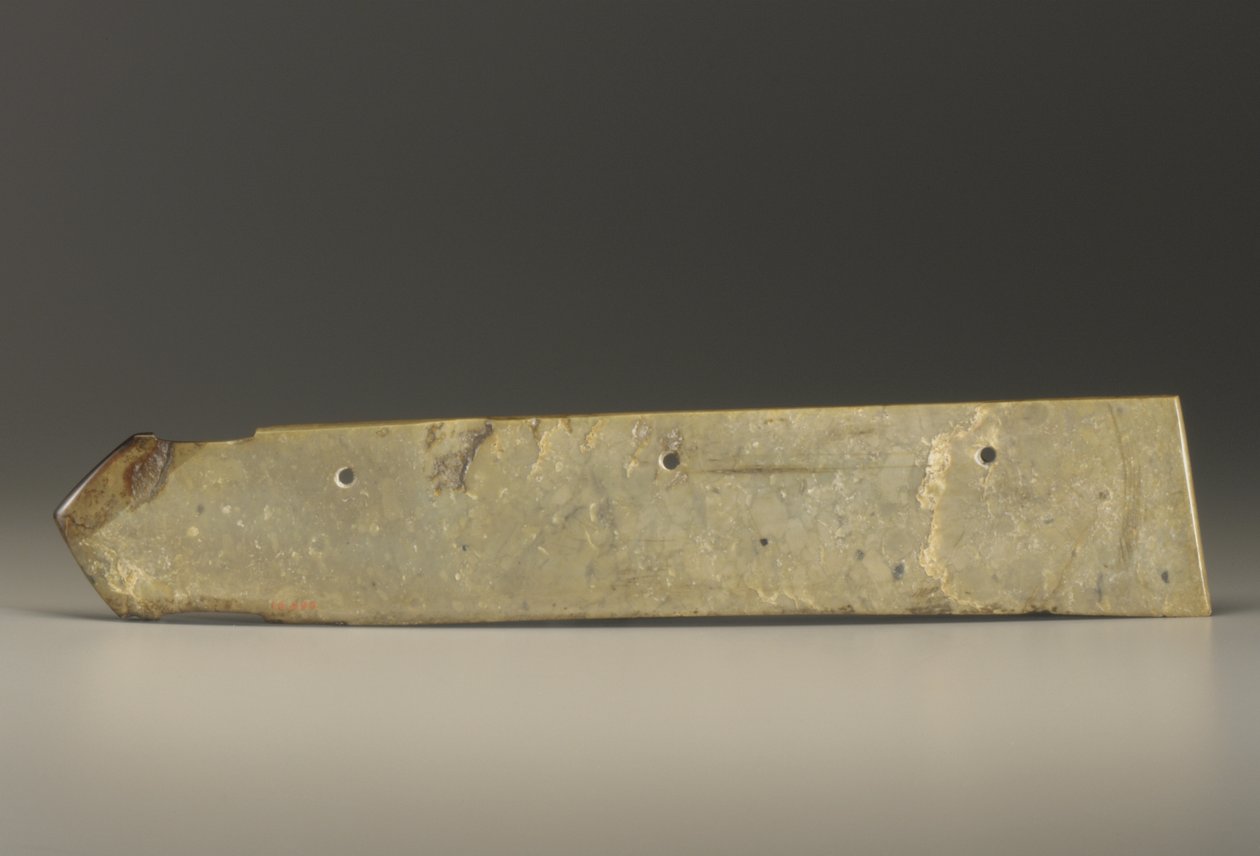 Duży przedmiot w kształcie tasaka typu kuei (nefryt) autorstwa Shang Dynasty Chinese School