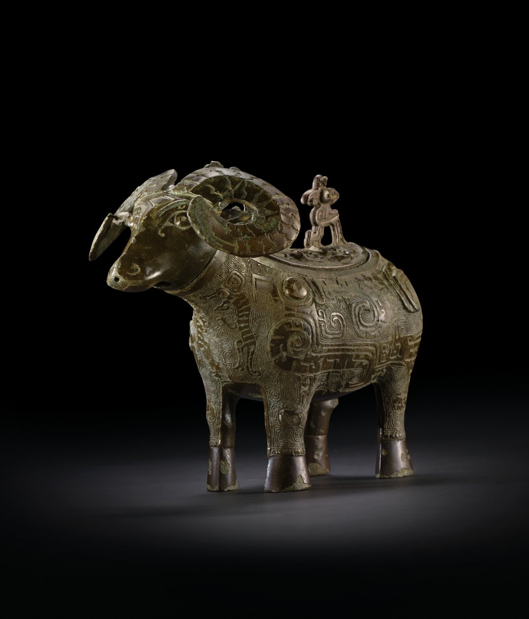 Rytualne naczynie na wino w formie barana, Gong (brąz) autorstwa Shang Dynasty Chinese School
