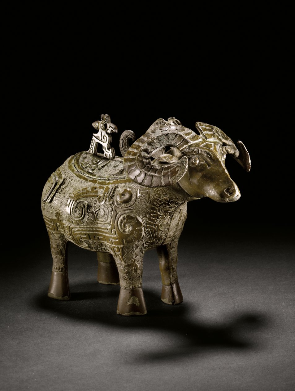 Rytualne naczynie na wino w formie barana, Gong, późna dynastia Shang (brąz) (patrz także 3618914) autorstwa Shang Dynasty Chinese School