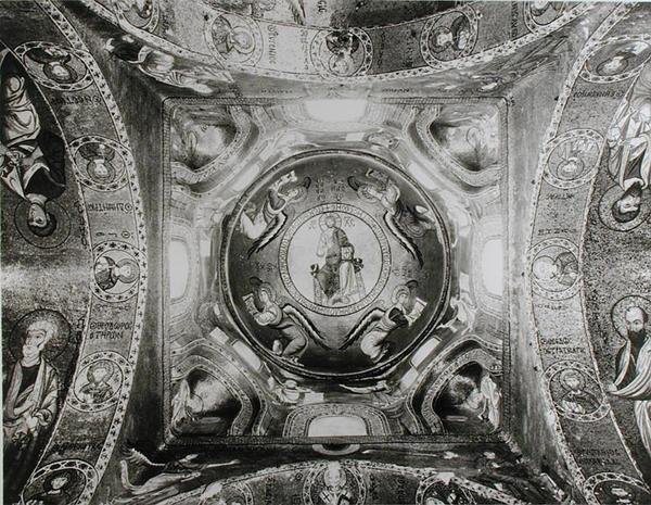 Fragment kopuły z Chrystusem Pantokratorem pośrodku (mozaika) (zdjęcie czarno-białe) autorstwa Sicilian School