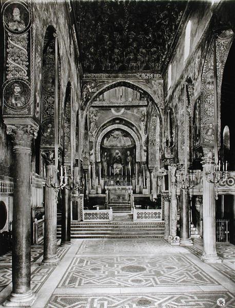 Widok wnętrza nawy głównej (zdjęcie czarno-białe) autorstwa Sicilian School