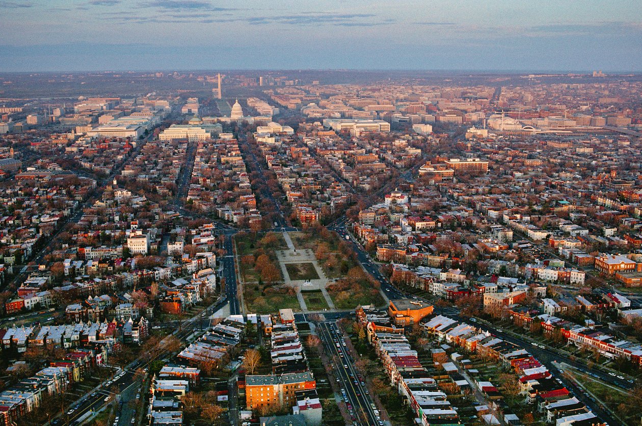 Widok miasta na zachód w kierunku Kapitolu i pomnika Waszyngtona z Lincolnem..., 2022 r. (zdjęcie ilustracyjne) autorstwa Sisse Brimberg