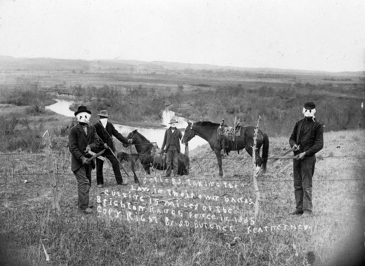 „Wojna z drutem kolczastym” w Nebrasce 1884-1885: właściciele rancza próbują odebrać ziemię rolnikom, sprzeciwiając się rozgraniczeniu drutu kolczastego – fotografia Solomona D. Butchera autorstwa Solomon D. Butcher