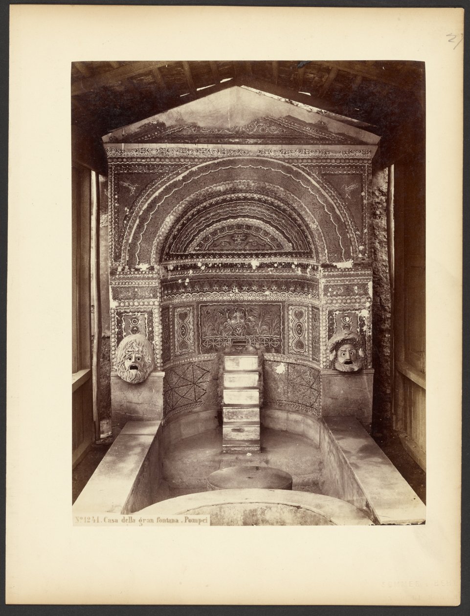 Dom wielkiej fontanny. Pompeje. autorstwa Sommer and Behles