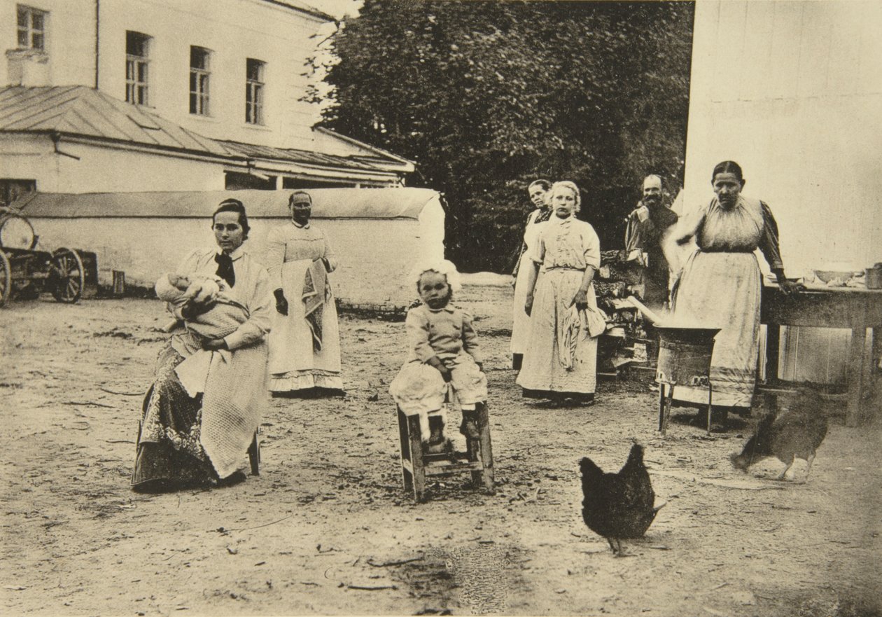 Robienie dżemu na dziedzińcu domu Lwa Tołstoja, Jasna Polana, niedaleko Tuły, Rosja, 1900 autorstwa Sophia Andreevna Tolstaya