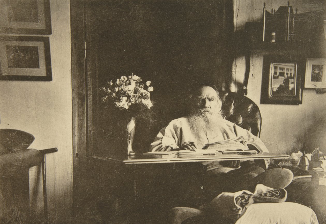 Rosyjski pisarz Lew Tołstoj z chorą nogą, Rosja, 1908 autorstwa Sophia Andreevna Tolstaya