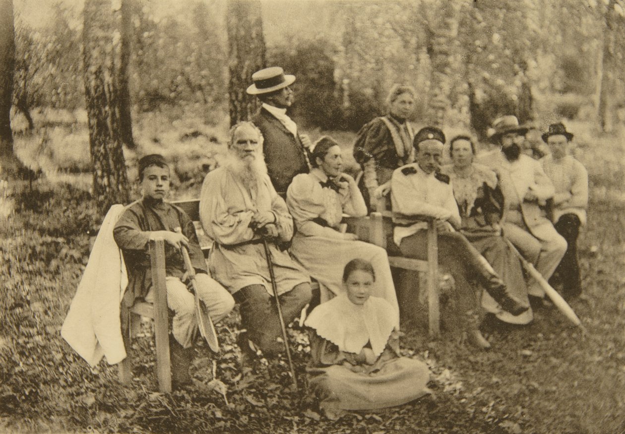 Rosyjski pisarz Lew Tołstoj z gośćmi, Jasna Polana, niedaleko Tuły, Rosja, 1895. autorstwa Sophia Andreevna Tolstaya