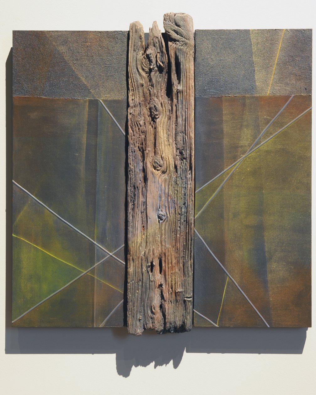 Jesus Accepts Suffering, 2007 (panel, ołów, pigment, tekstura, znalezione przedmioty, gwoździe) autorstwa Sophie Hacker
