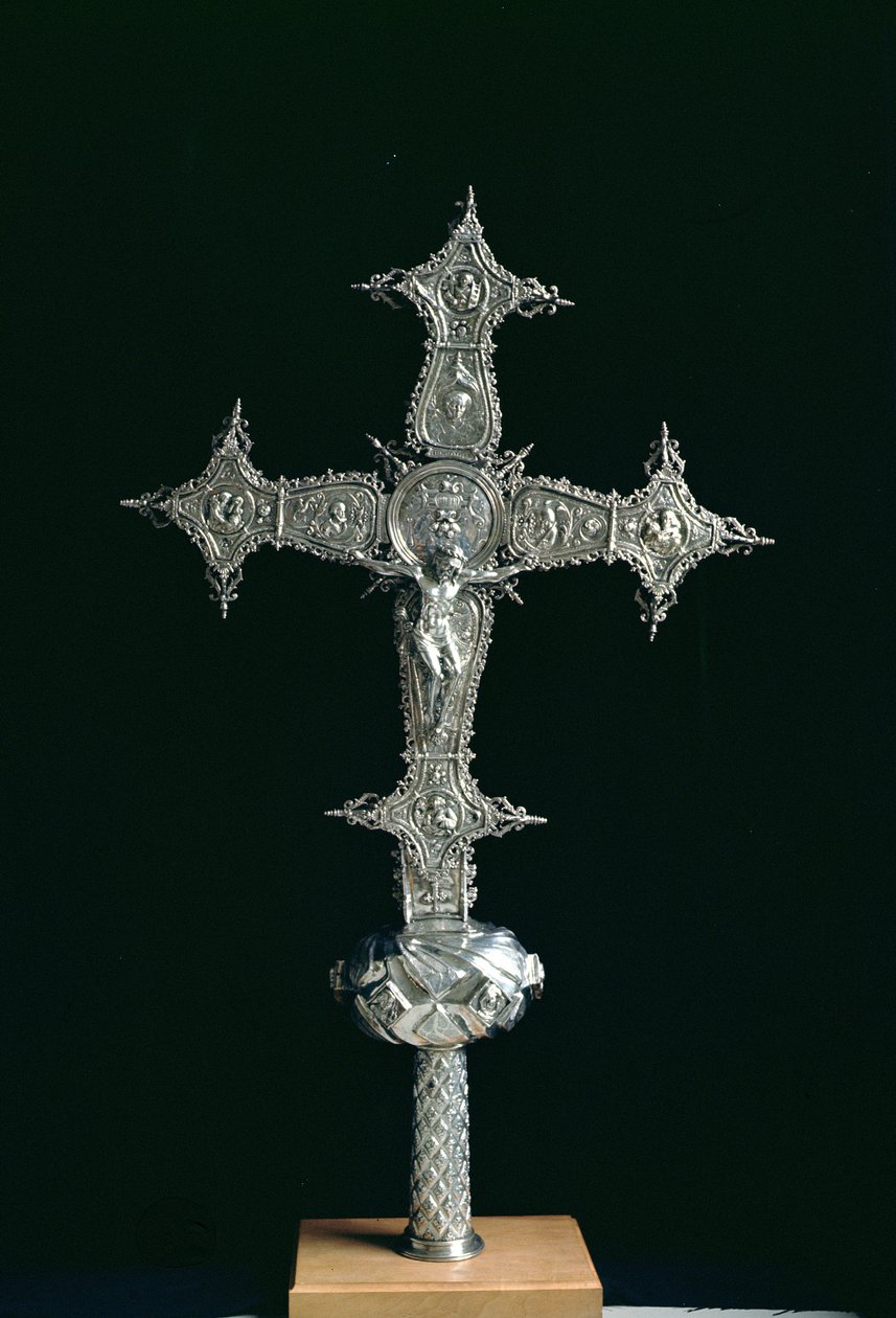 Krzyż procesyjny, sygn. NOE M.Guenca, ok.1575-1600 (paczka srebrna złocona na drewnianej podstawie) autorstwa Spanish School