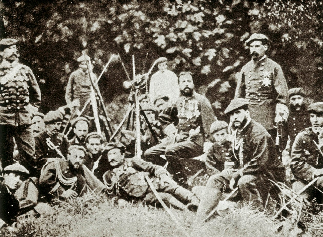 III wojna karlistów (1872-1876): pretendent do tronu Hiszpanii Karol de Burbon (1848-1909) (Carlos Maria de Borbon y Austria-Este lub Karol VII), książę Madrytu, otoczony przez swoich obrońców. Fotografia około 1872-1876 autorstwa Spanish Photographer