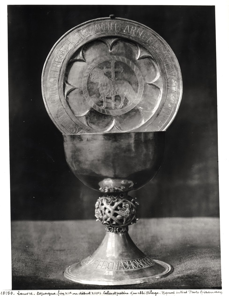 Talerz kielichowy i eucharystyczny, należący do opata Pelage koniec XII początek XIII w. (srebrny) autorstwa Spanish School