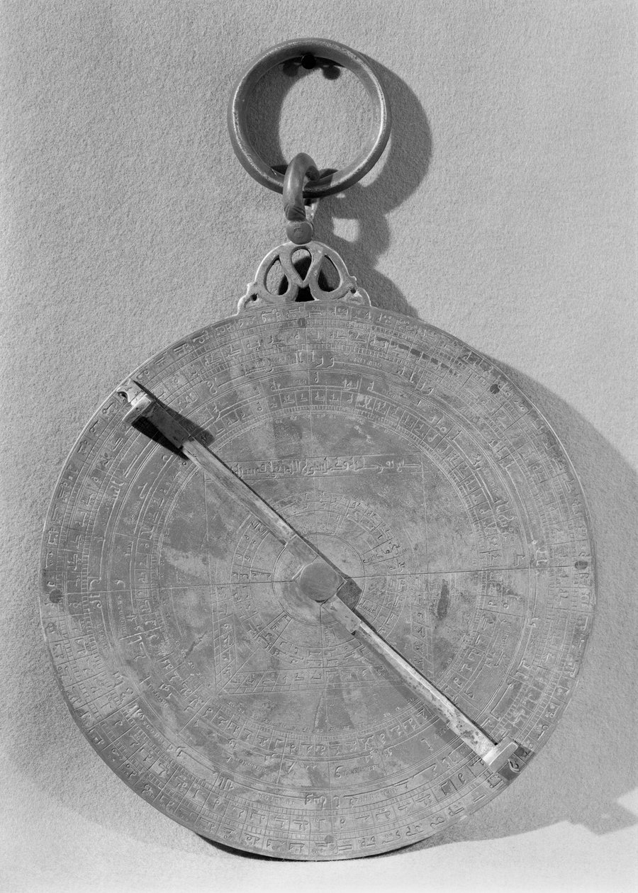 Rewers mauretańskiego astrolabium z Kordoby, 1054 (metal) autorstwa Spanish School