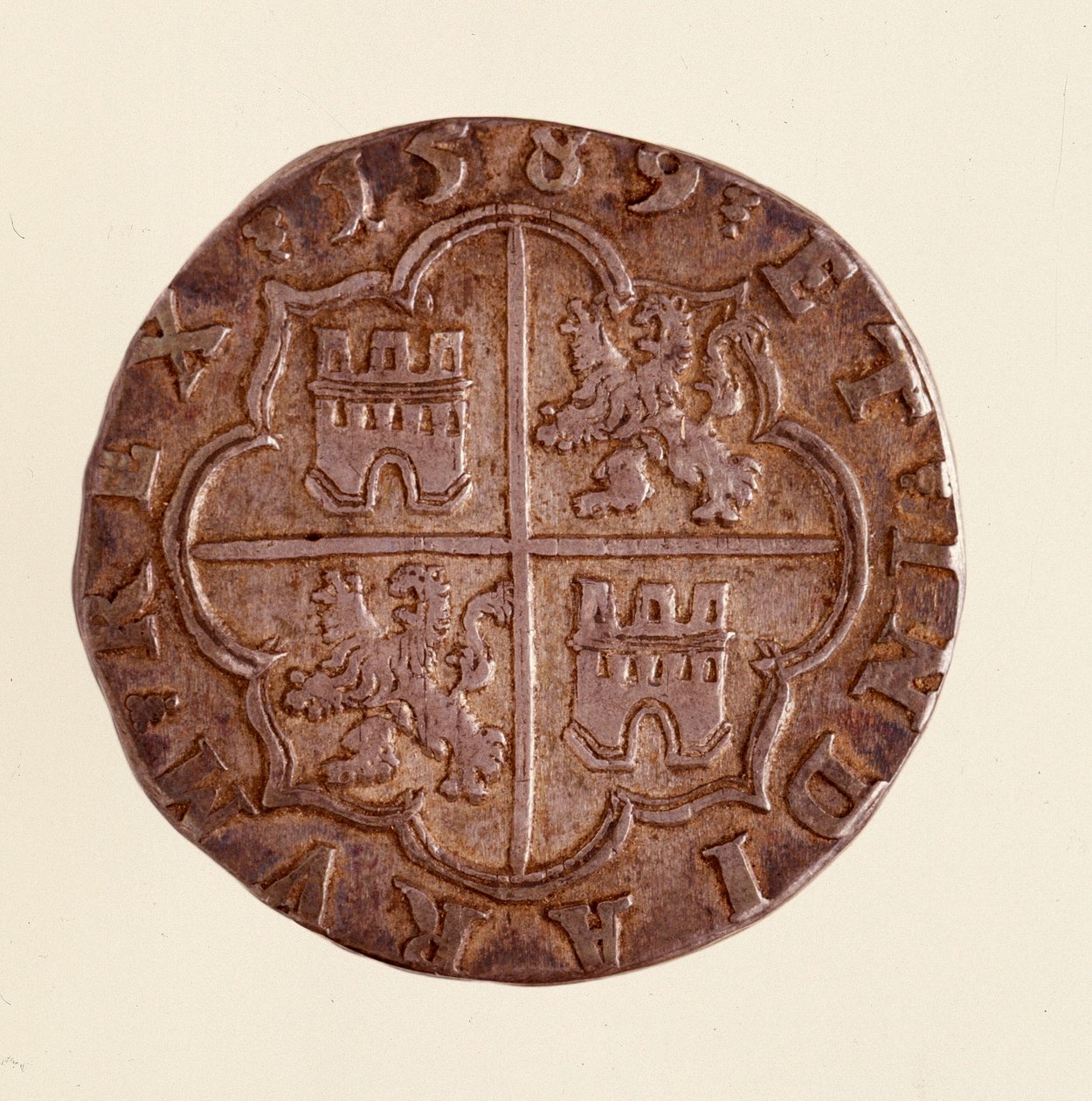 Srebrna moneta (8 reali) z Hiszpanii: panowanie Filipa (Filippo lub Filipa) II (1556-1598). 1589 śr. 3,5 cm Neapol, muzeum archeologiczne autorstwa Spanish School
