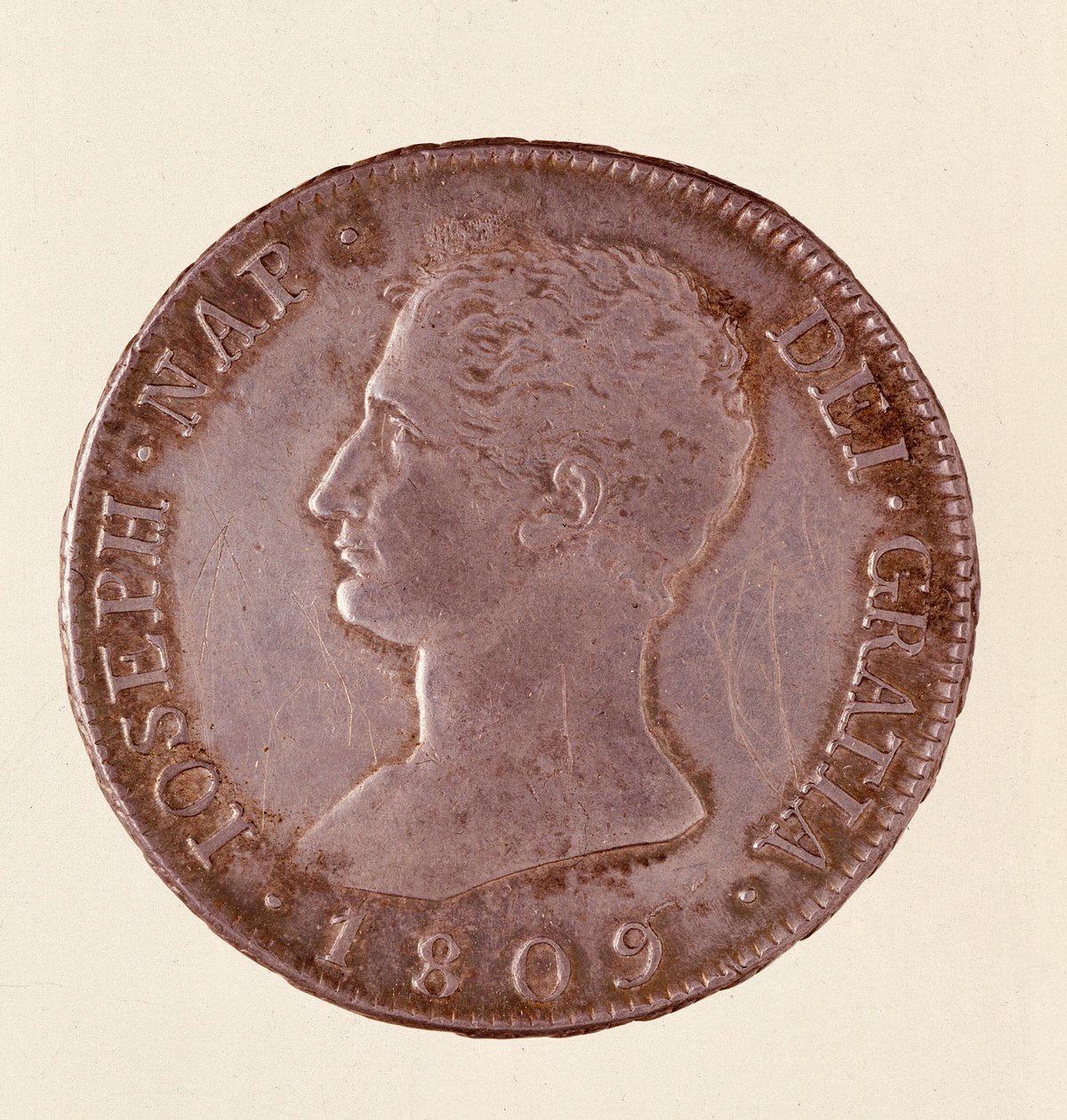 Srebrna moneta (douro lub piastra) z Hiszpanii: panowanie Józefa Napoleona (1808-1813). 1809 śr. 4 cm Neapol, muzeum archeologiczne autorstwa Spanish School