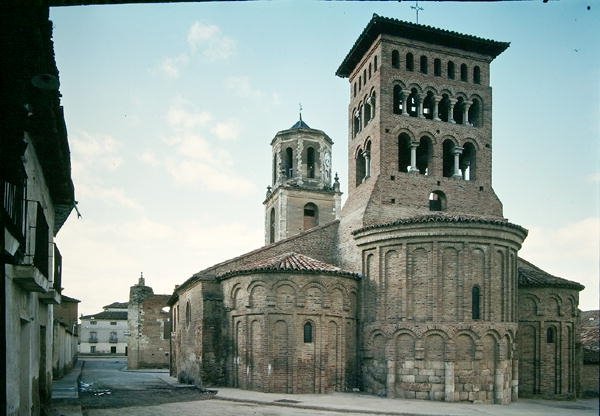 Widok na kościół San Tirso autorstwa Spanish School