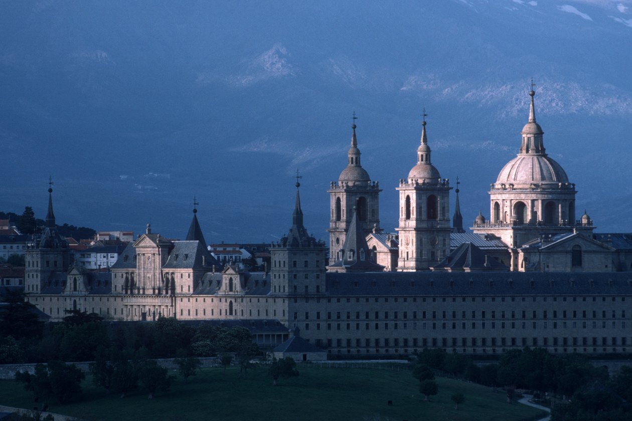 Widok na klasztor San Lorenzo de El Escorial autorstwa Spanish School