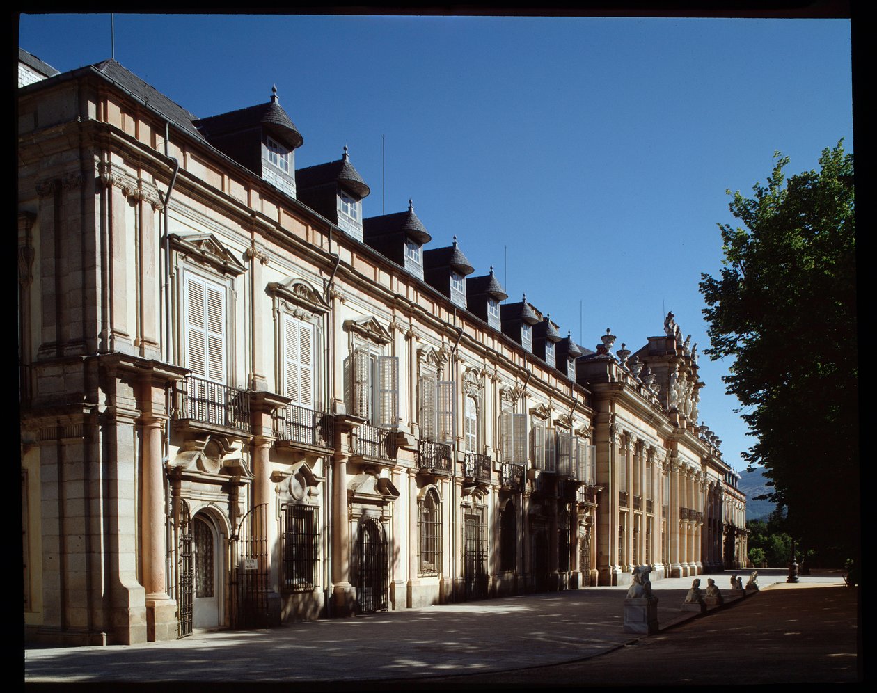 Widok na Pałac Królewski autorstwa Spanish School