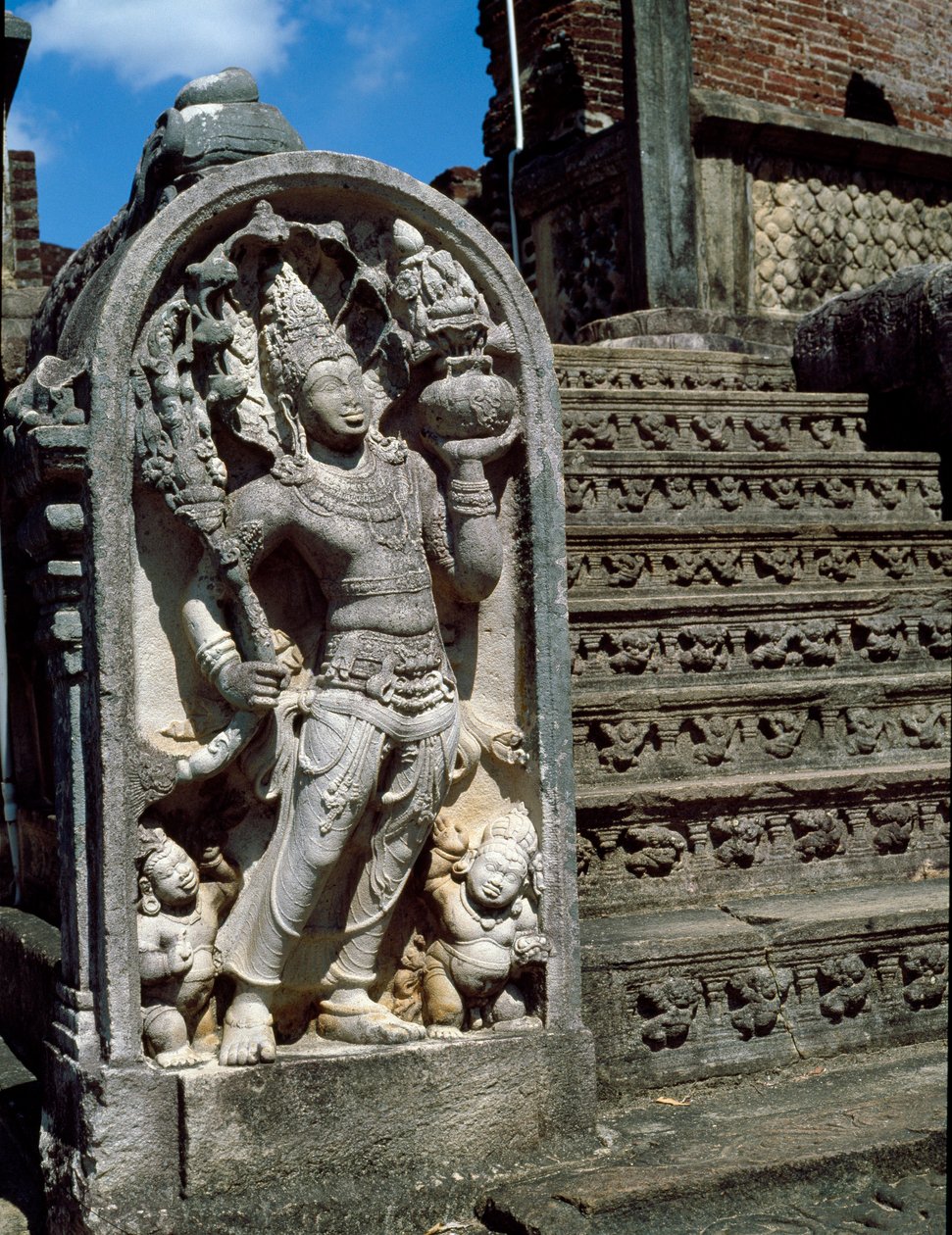 Wejście do świątyni buddyjskiej autorstwa Sri Lankan