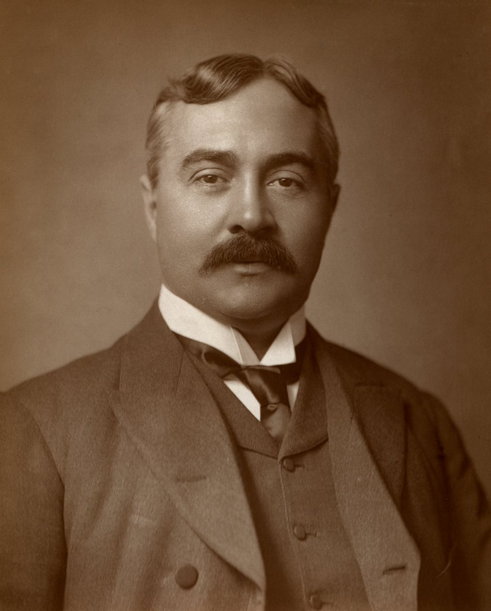 Herbert stojący, brytyjski aktor, 1883 autorstwa St James