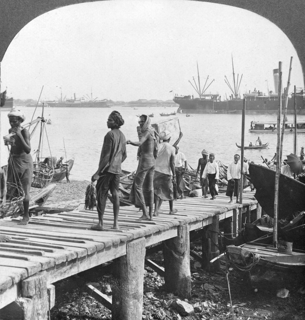 Lądowisko na rzece Irrawaddy, Rangun, Birma, 1908 autorstwa Stereo Travel Co