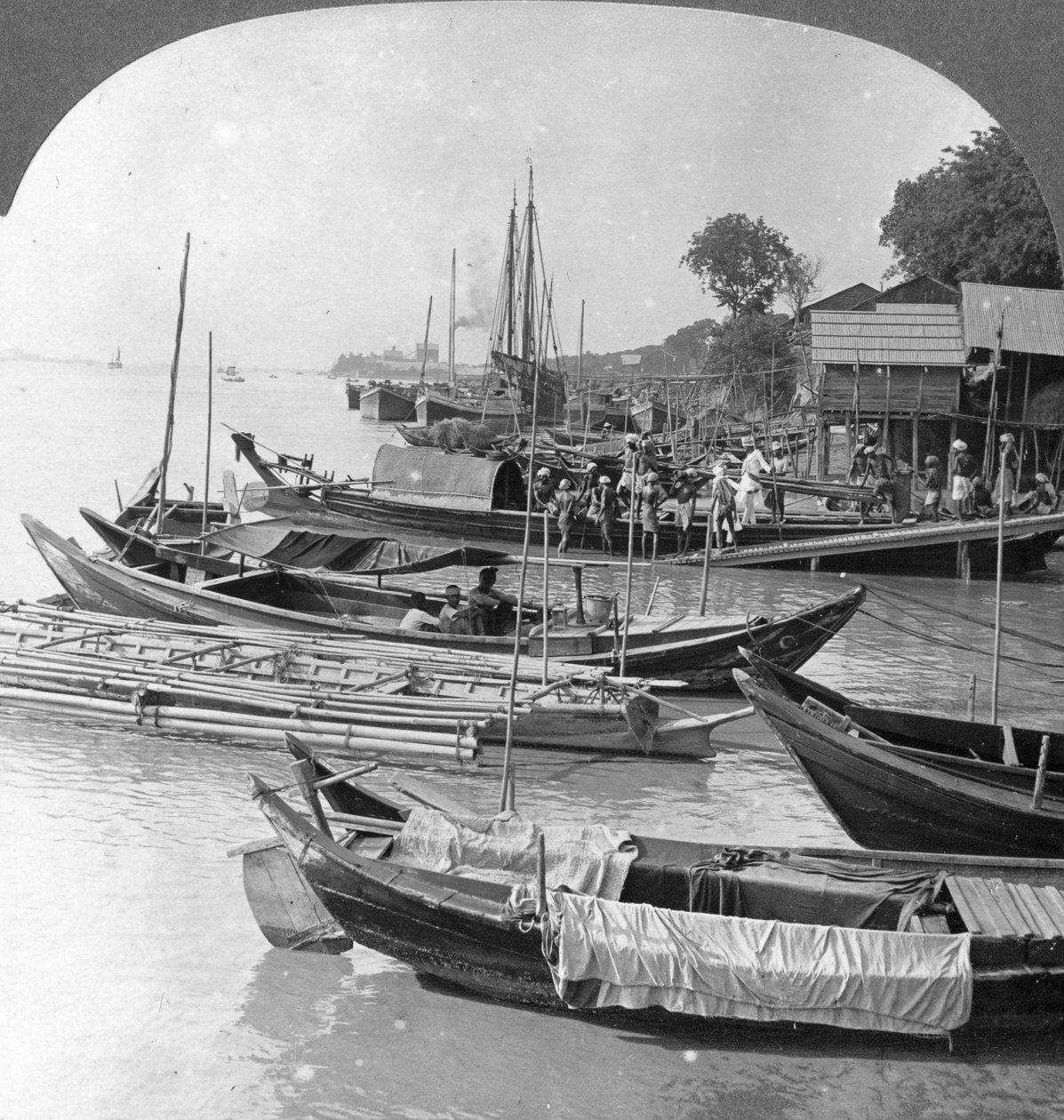 Patrząc w górę rzeki Irrawaddy, Rangun, Birma, 1908 autorstwa Stereo Travel Co