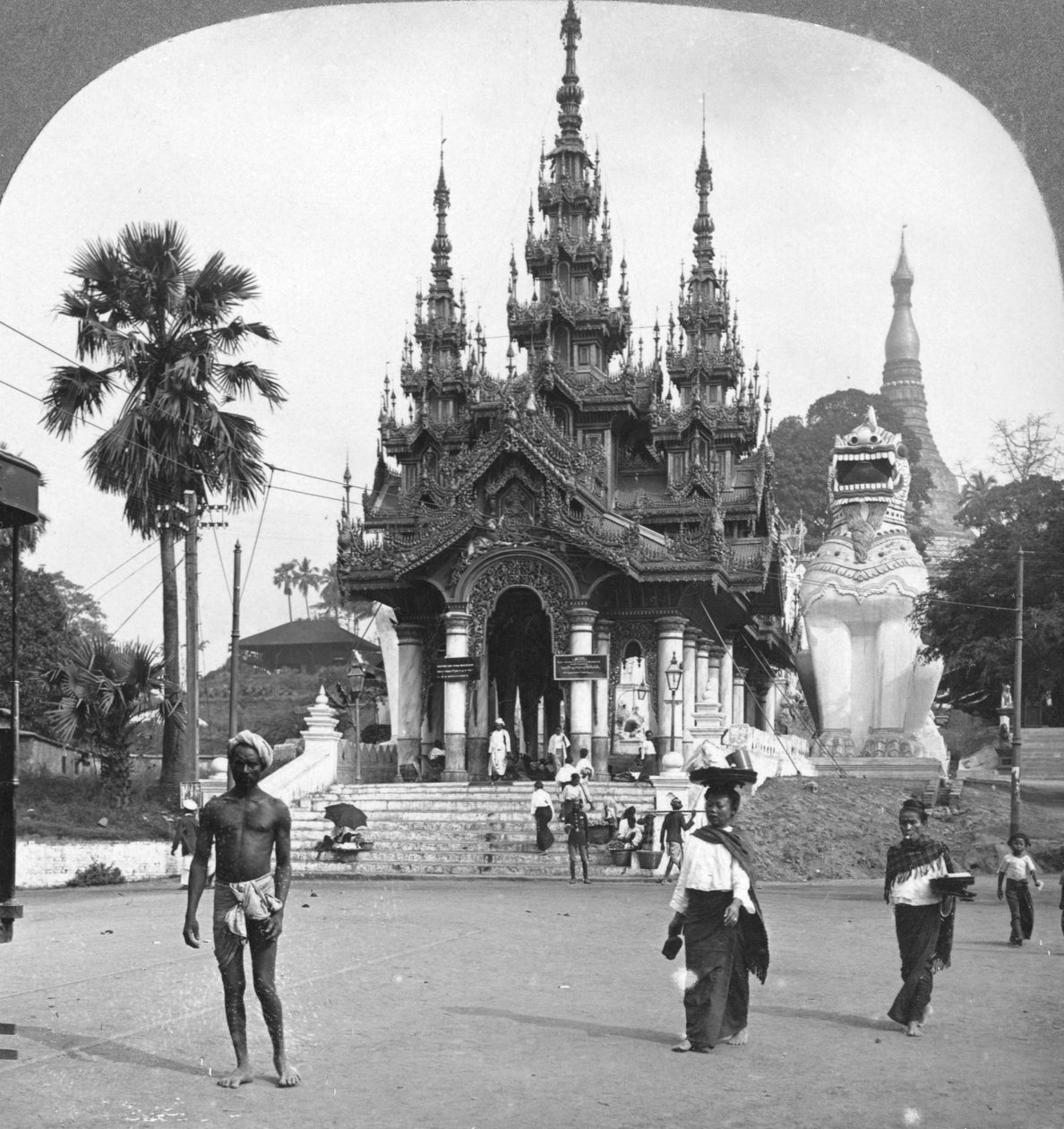 Główne wejście, Pagoda Shwedagon, Rangun, Birma, 1908 autorstwa Stereo Travel Co