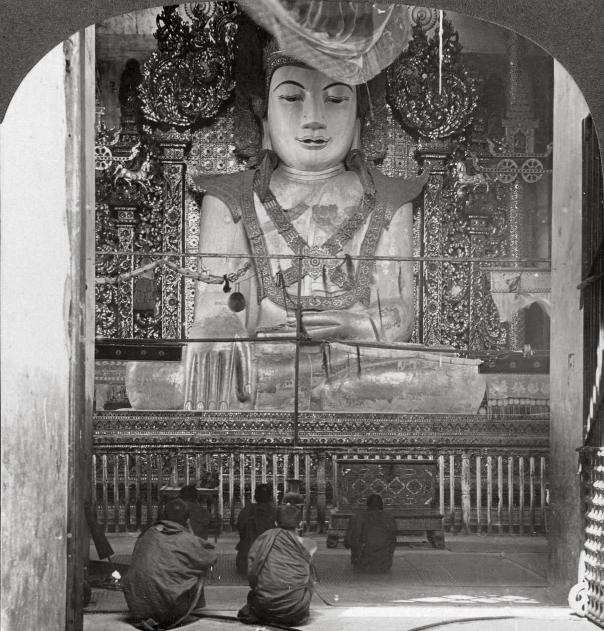 Marmurowy Budda w pagodzie, Mandalay, Birma, 1908. autorstwa Stereo Travel Co