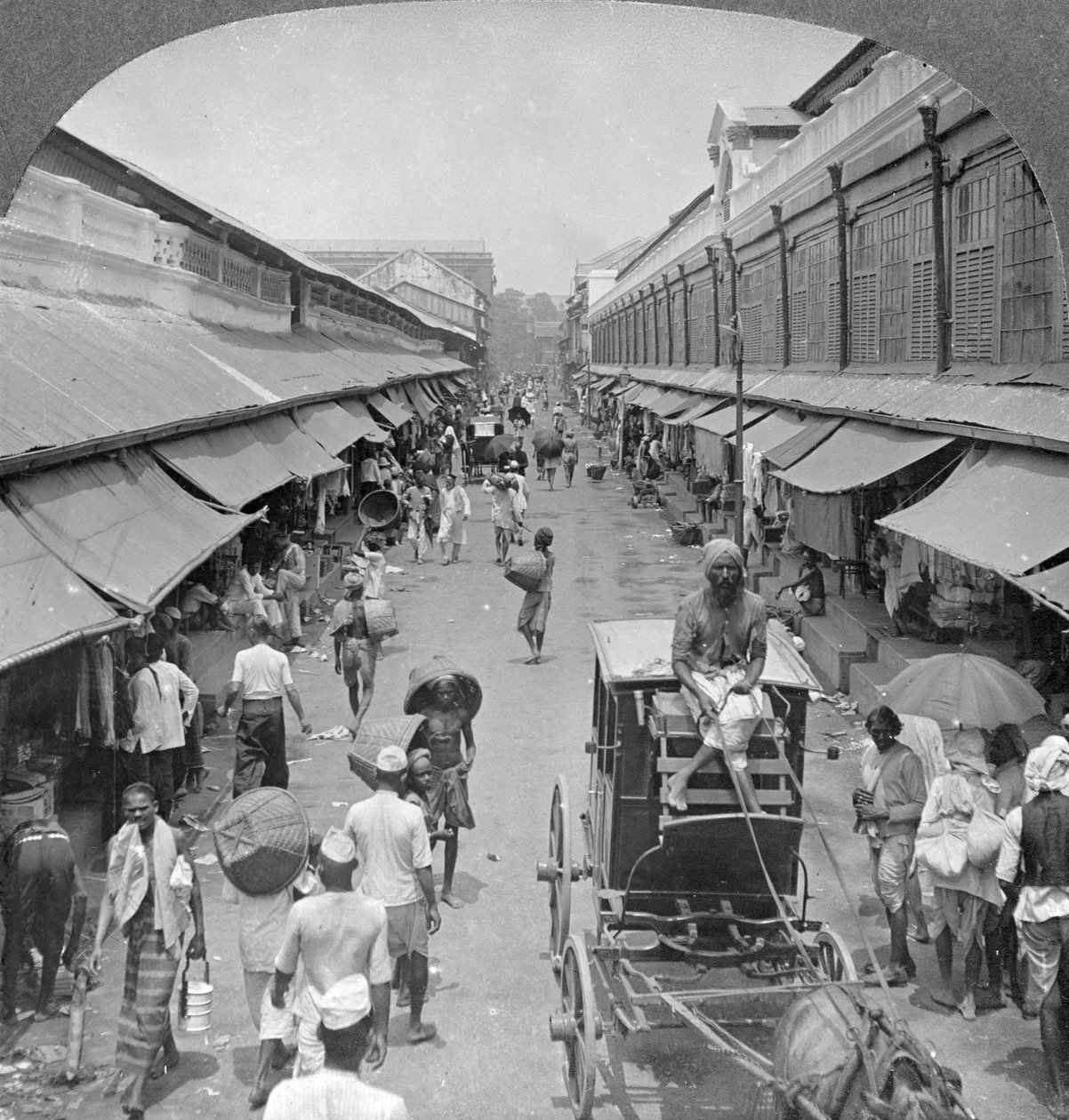 Jedna z głównych rodzimych ulic targowych, Rangun, Birma, 1908 autorstwa Stereo Travel Co
