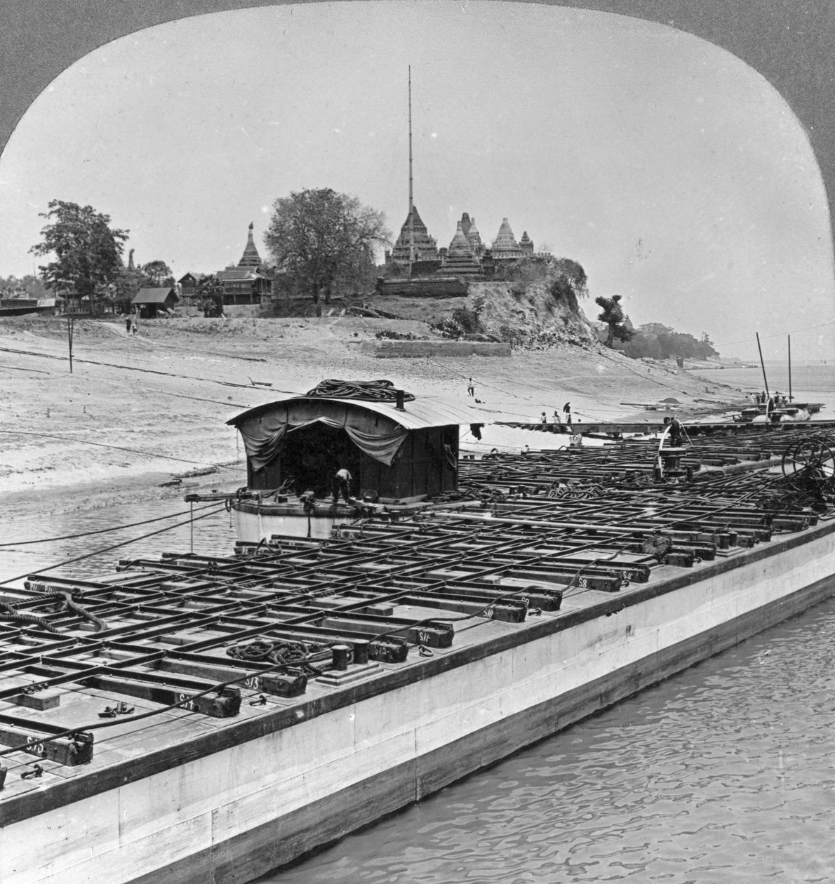 Widok Sagaing z rzeki Irrawaddy, Birma, 1908 autorstwa Stereo Travel Co