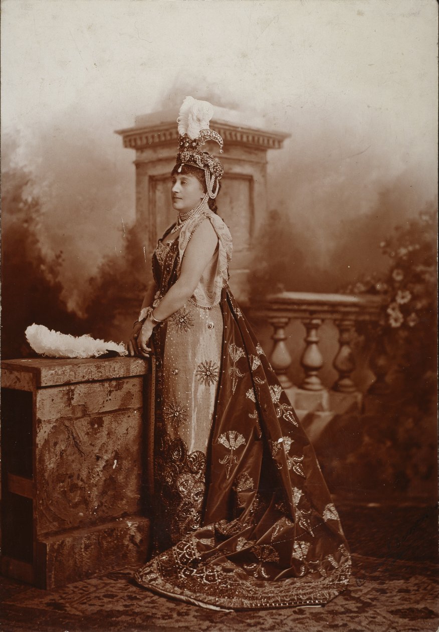 Louise, Duchess of Devonshire, jako Zenobia, Królowa Palmyry, Diamentowy Bal Jubileuszowy Księżnej Devonshire w Devonshire House autorstwa Studio Lafayette