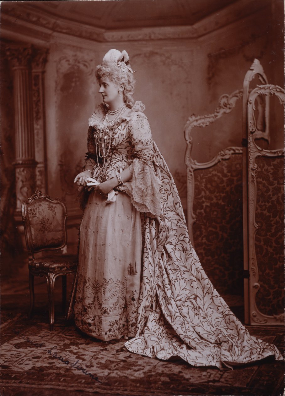 Maud, markiza Lansdowne, jako Lady Keith, żona brytyjskiego ambasadora na dworze cesarzowej Marii Teresy, Diamentowy Bal Jubileuszowy księżnej Devonshire w Devonshire House autorstwa Studio Lafayette